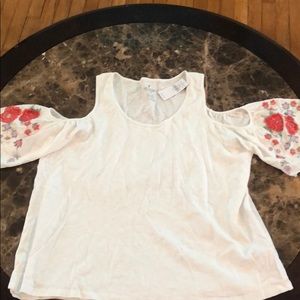 AD cold shoulder tee with floral print on sleeves